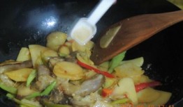 茭瓜土豆茄子咋吃,茭瓜、土豆、茄子的多样烹饪法