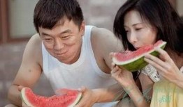 夏天吃瓜男,瓜果飘香——男生们的消暑神器
