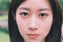 吃瓜少女圆脸壁纸,吃瓜少女壁纸风情