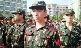 军训跳舞女吃瓜,女兵跳舞吃瓜趣事