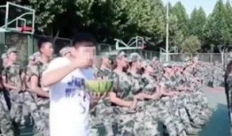 军训姚学姐吃瓜,揭秘军营里的“甜蜜”瞬间