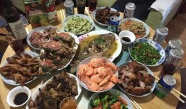 订婚谁请客吃瓜,瓜分甜蜜，见证爱情