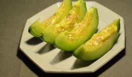 天热吃瓜图片,瓜果飘香——清凉一夏的甜蜜诱惑