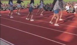 军训跳舞女吃瓜,女兵跳舞吃瓜趣事